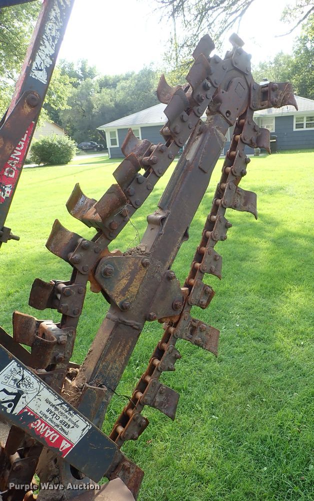 image for item DE0961 1996 Case 360 trencher