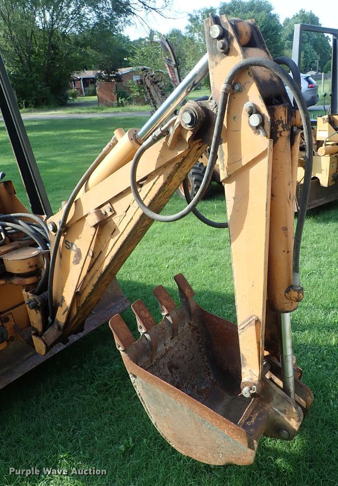 image for item DE0962 2000 Case 360 trencher