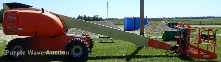image for item DE0990 2008 JLG 600S boom lift