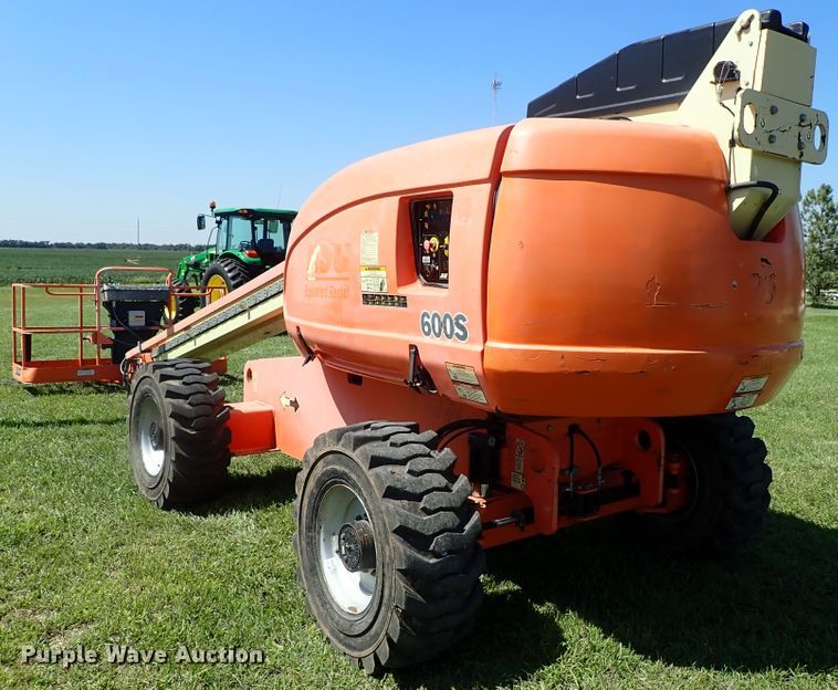 image for item DE0990 2008 JLG 600S boom lift