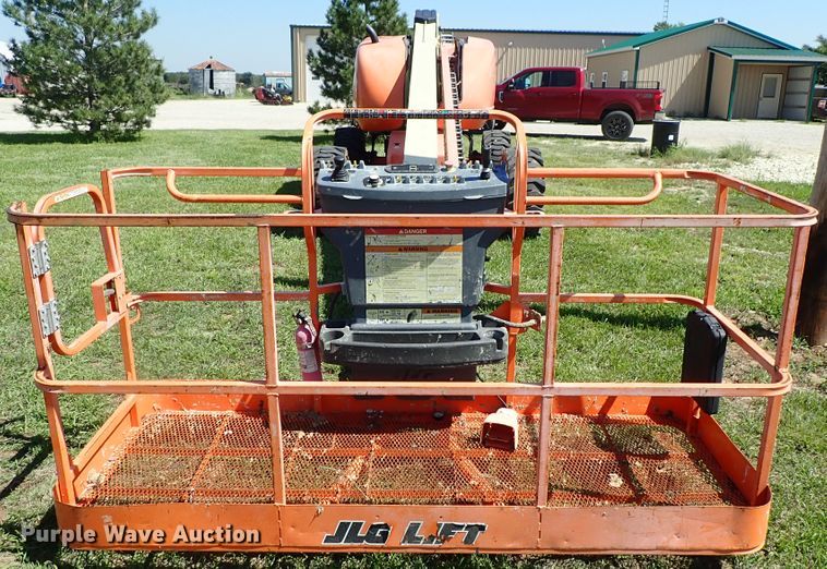 image for item DE0990 2008 JLG 600S boom lift