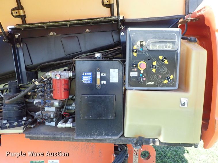 image for item DE0990 2008 JLG 600S boom lift