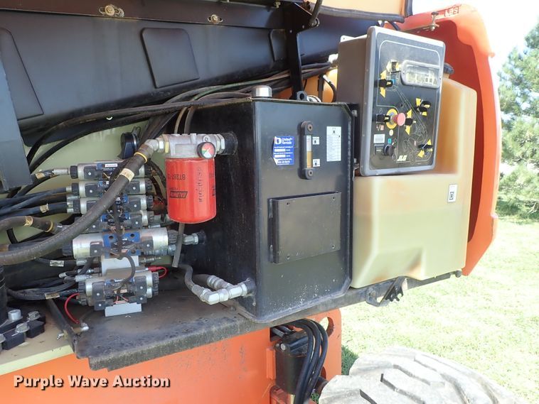 image for item DE0990 2008 JLG 600S boom lift