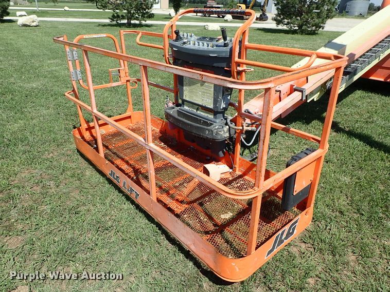 image for item DE0990 2008 JLG 600S boom lift