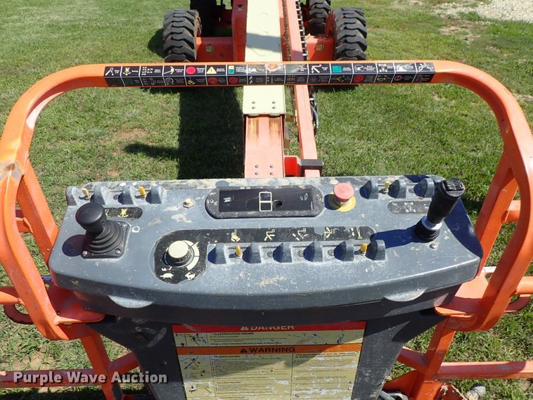 image for item DE0990 2008 JLG 600S boom lift