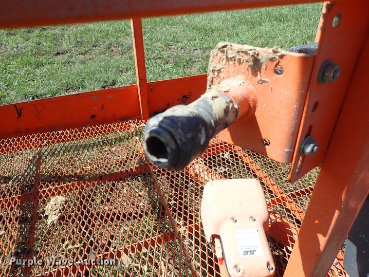 image for item DE0990 2008 JLG 600S boom lift