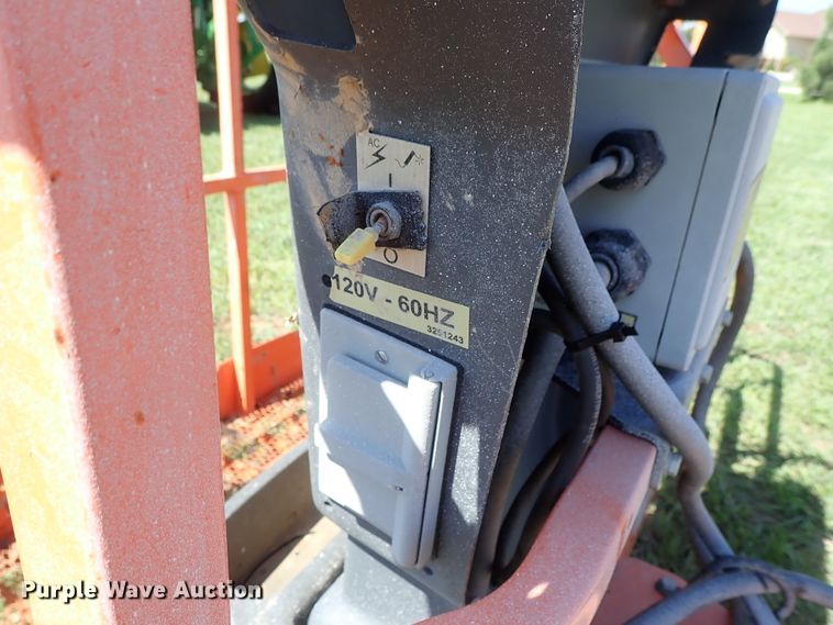 image for item DE0990 2008 JLG 600S boom lift