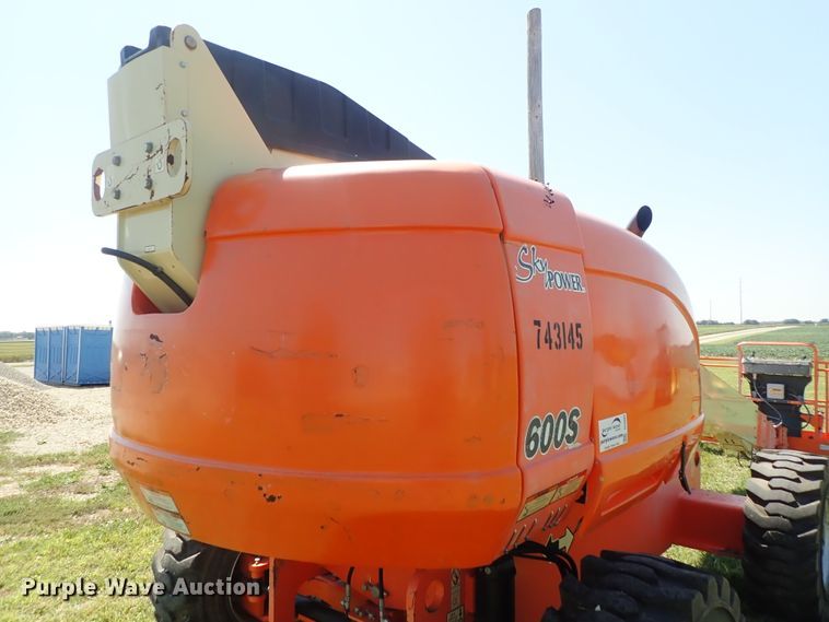 image for item DE0990 2008 JLG 600S boom lift