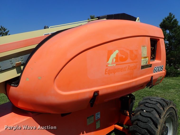 image for item DE0990 2008 JLG 600S boom lift