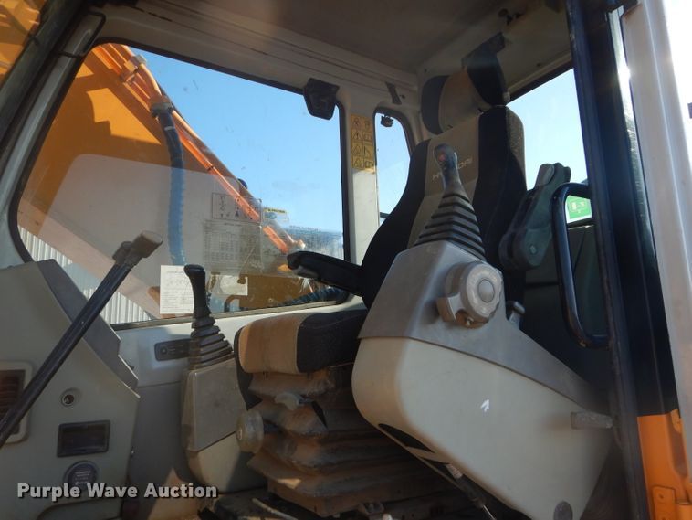 image for item DE2391 2006 Hyundai Robex 210LC-7 excavator