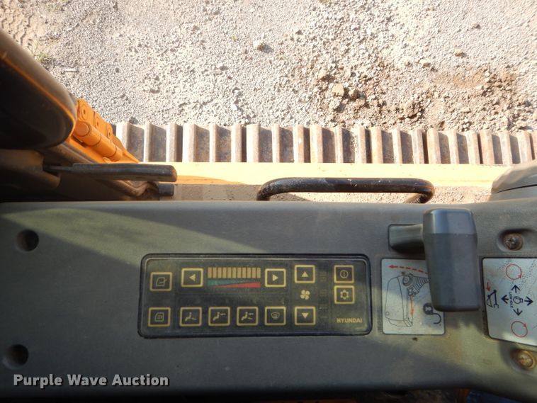 image for item DE2391 2006 Hyundai Robex 210LC-7 excavator