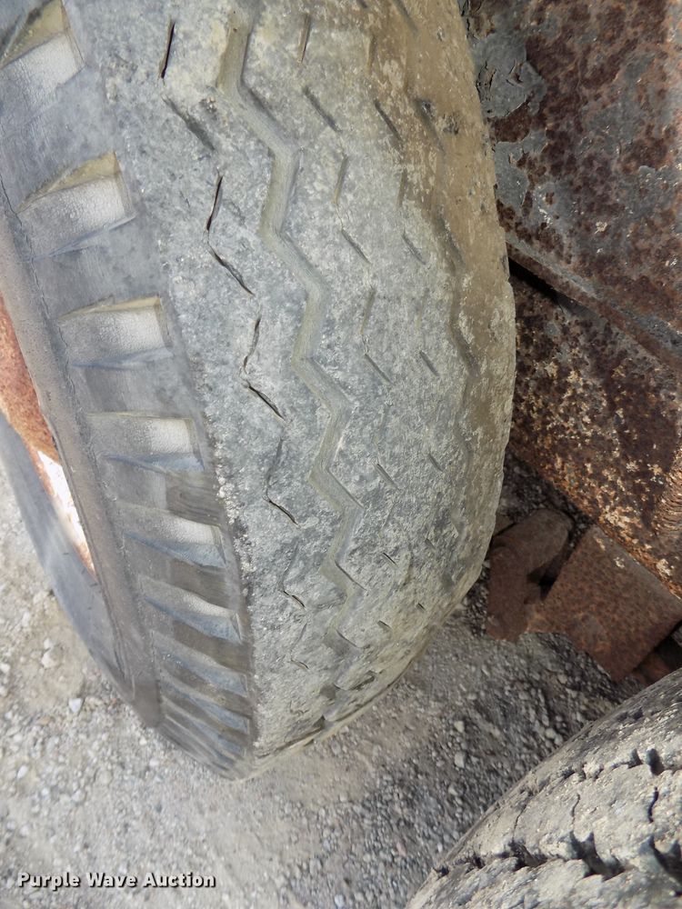 image for item DE7770 1993 shop built utility trailer