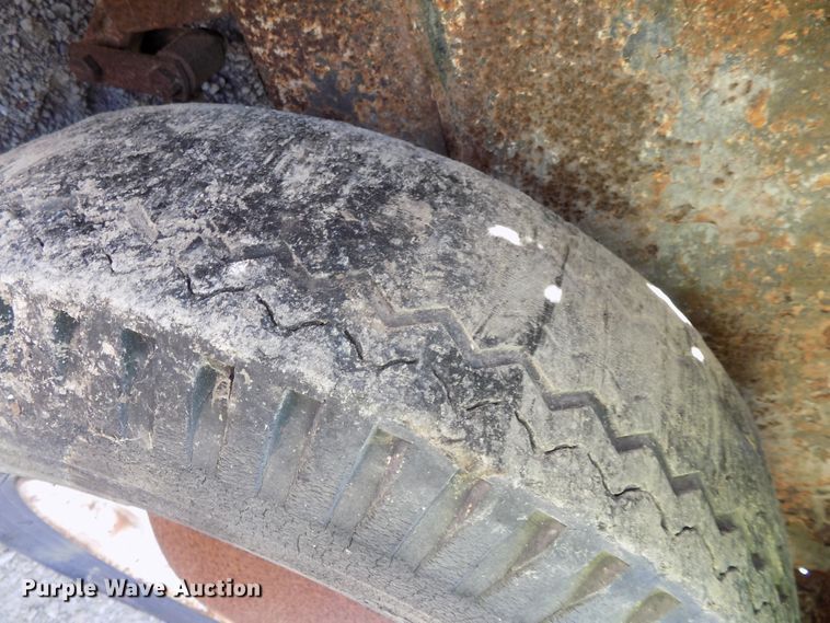 image for item DE7770 1993 shop built utility trailer