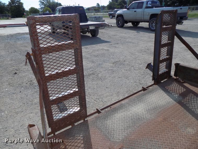 image for item DE7776 1996 EP Duo Lift T120TB utility trailer