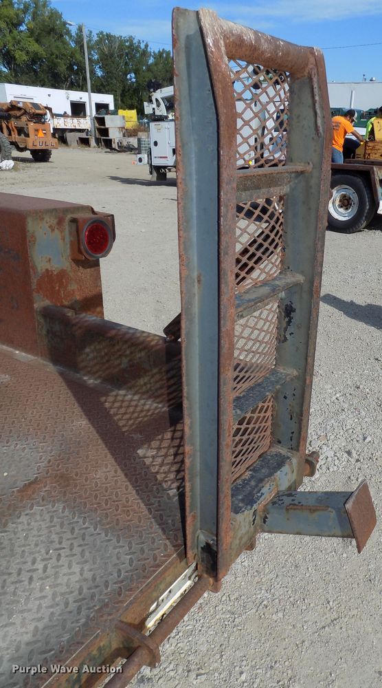 image for item DE7776 1996 EP Duo Lift T120TB utility trailer