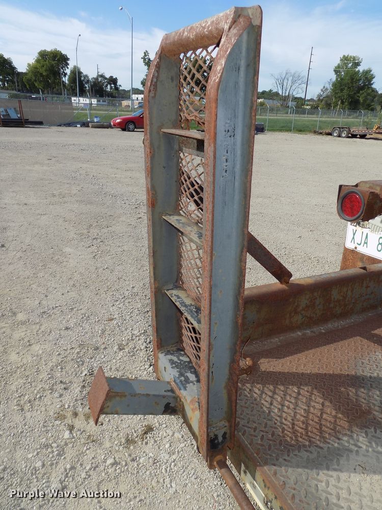 image for item DE7776 1996 EP Duo Lift T120TB utility trailer