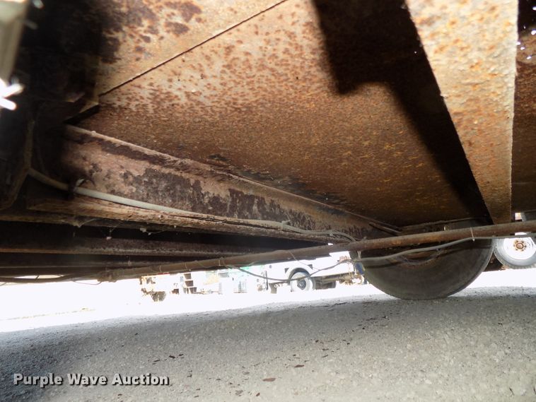 image for item DE7776 1996 EP Duo Lift T120TB utility trailer