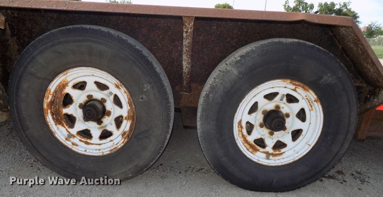 image for item DE7776 1996 EP Duo Lift T120TB utility trailer