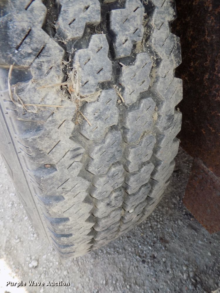 image for item DE7776 1996 EP Duo Lift T120TB utility trailer