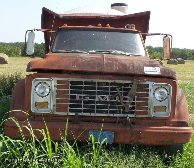 image for item DE7968 1971 GMC dump truck