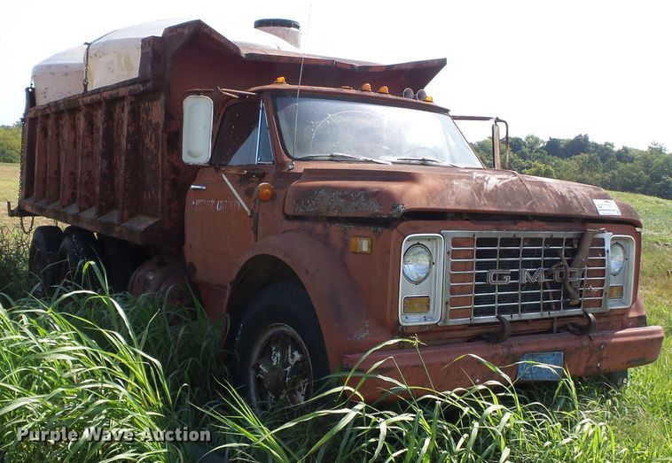 image for item DE7968 1971 GMC dump truck