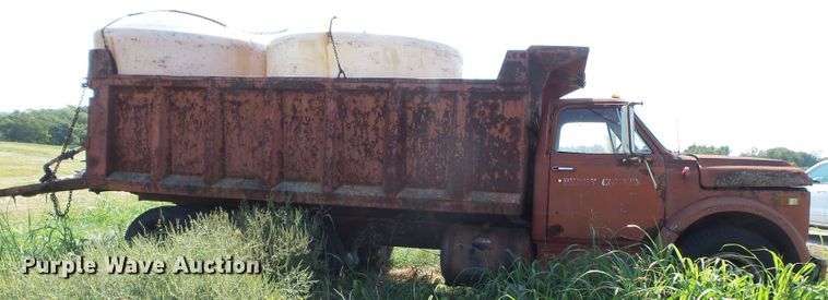 image for item DE7968 1971 GMC dump truck