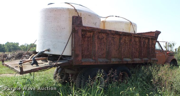 image for item DE7968 1971 GMC dump truck