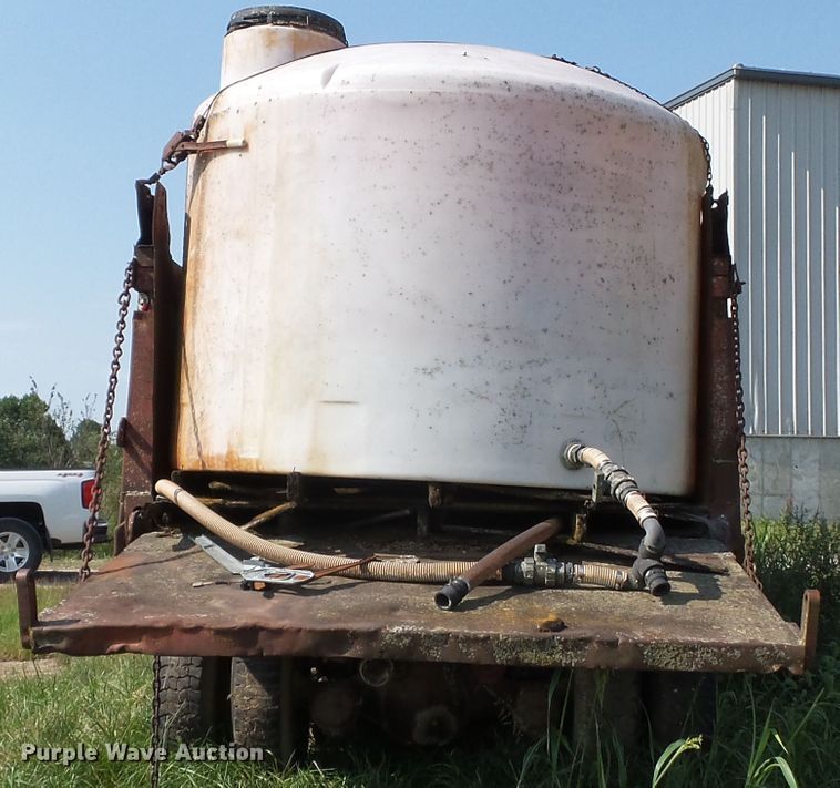 image for item DE7968 1971 GMC dump truck