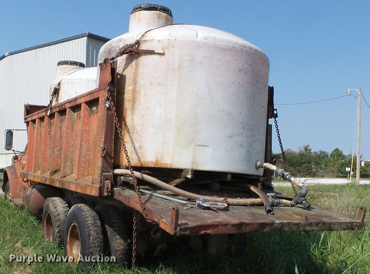 image for item DE7968 1971 GMC dump truck