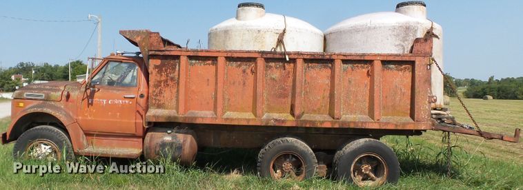 image for item DE7968 1971 GMC dump truck