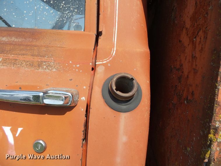 image for item DE7968 1971 GMC dump truck