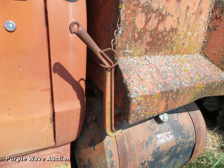 image for item DE7968 1971 GMC dump truck