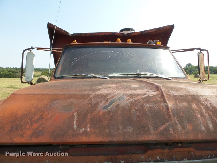 image for item DE7968 1971 GMC dump truck