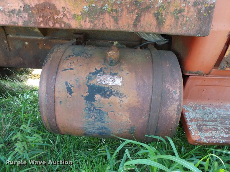 image for item DE7968 1971 GMC dump truck