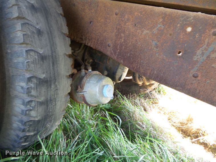 image for item DE7968 1971 GMC dump truck