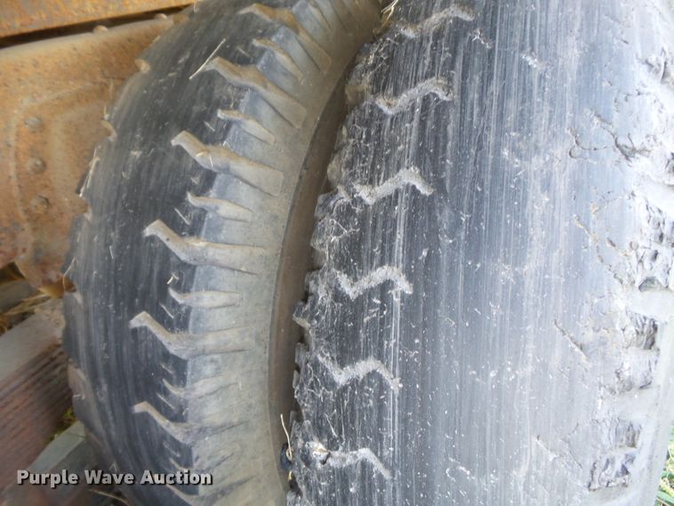 image for item DE7968 1971 GMC dump truck