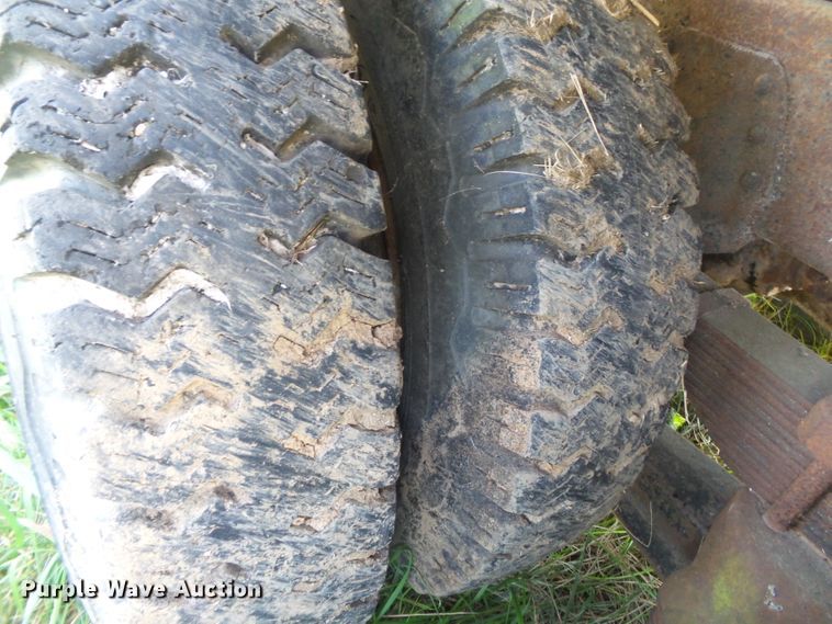 image for item DE7968 1971 GMC dump truck