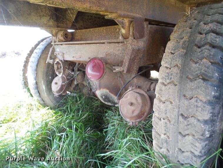 image for item DE7968 1971 GMC dump truck