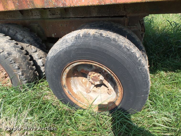 image for item DE7968 1971 GMC dump truck