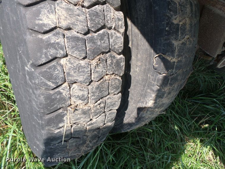 image for item DE7968 1971 GMC dump truck