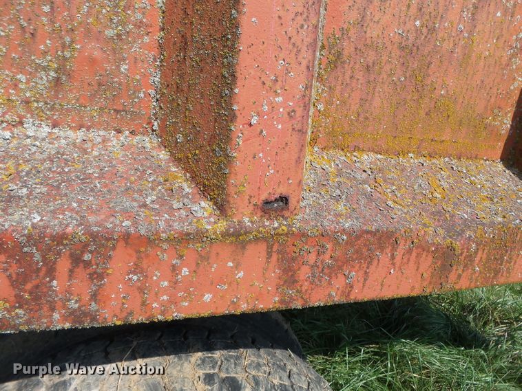 image for item DE7968 1971 GMC dump truck