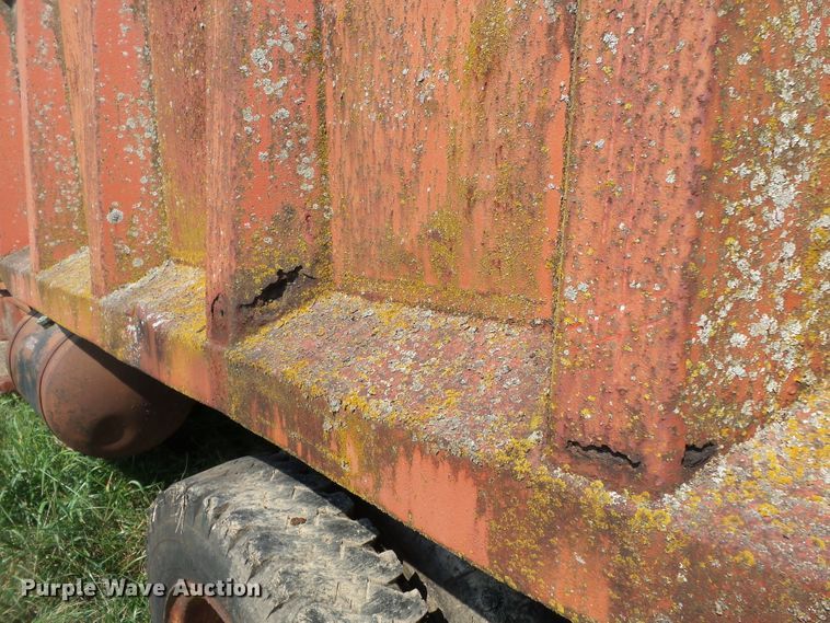 image for item DE7968 1971 GMC dump truck