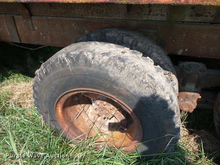 image for item DE7968 1971 GMC dump truck