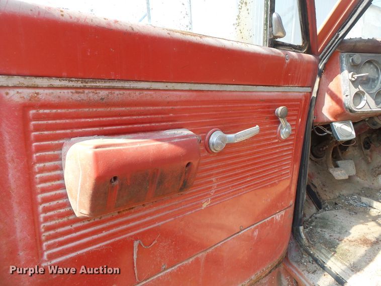 image for item DE7968 1971 GMC dump truck