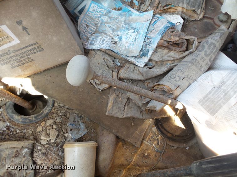 image for item DE7968 1971 GMC dump truck