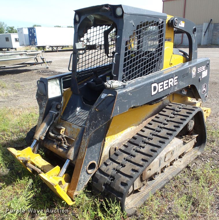 image for item DF0796 2015 John Deere 333E skid steer
