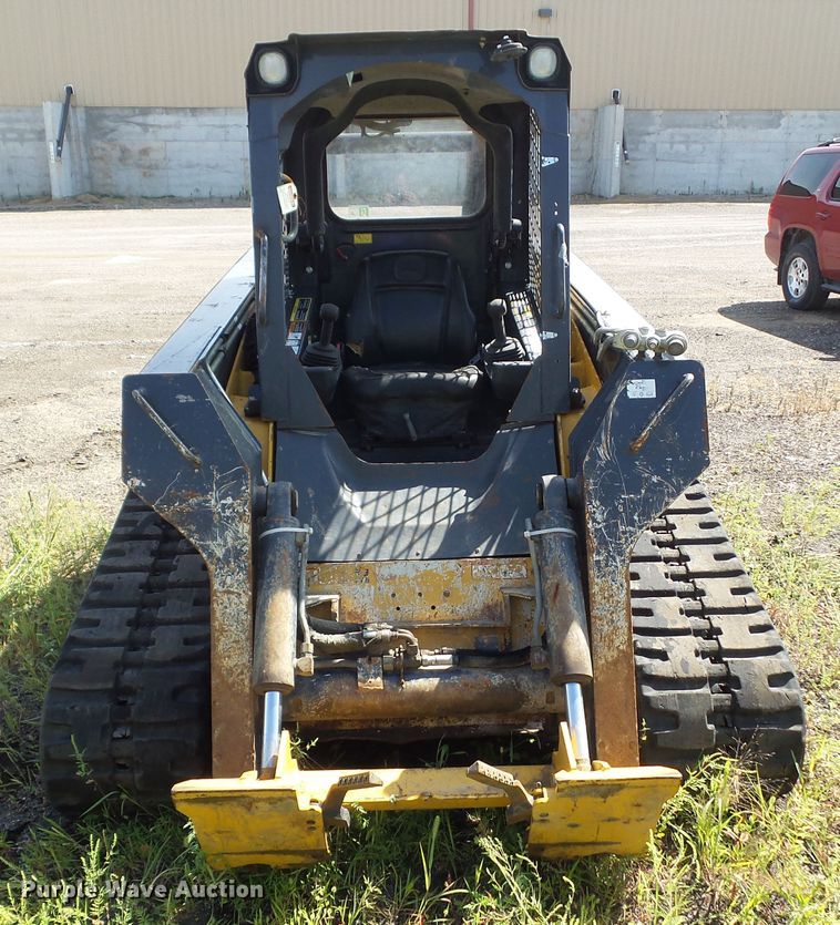image for item DF0796 2015 John Deere 333E skid steer