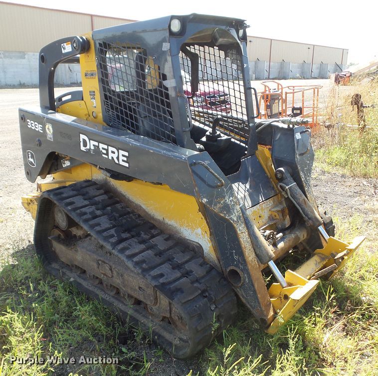 image for item DF0796 2015 John Deere 333E skid steer