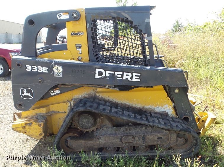 image for item DF0796 2015 John Deere 333E skid steer