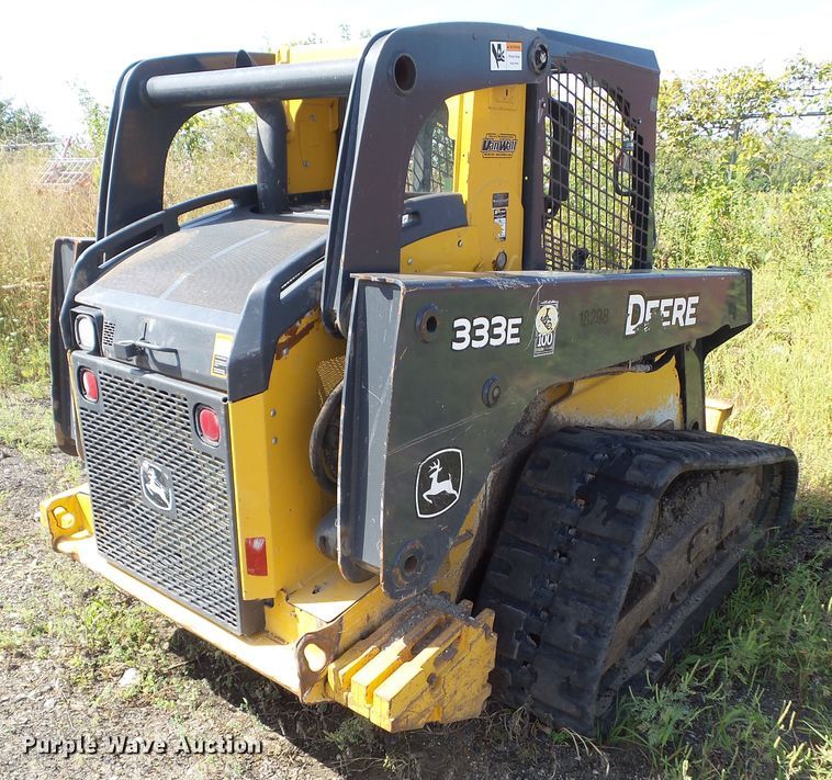 image for item DF0796 2015 John Deere 333E skid steer
